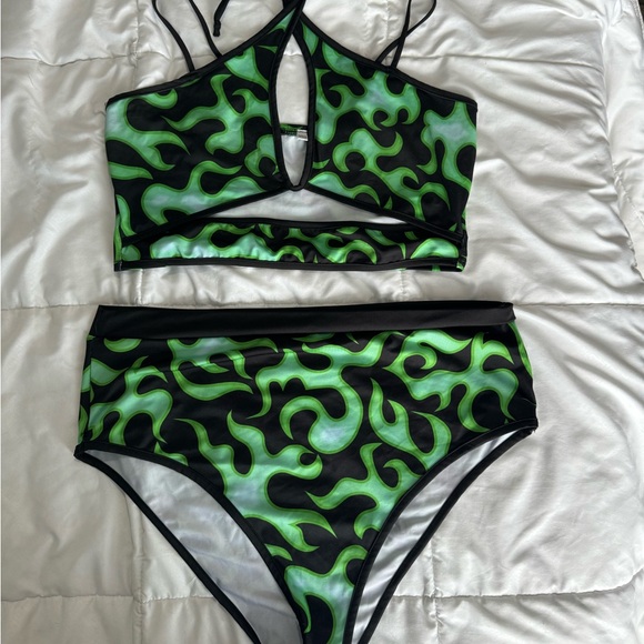 IHR Ignite My Fire black and green flames two piece set - Picture 3 of 6